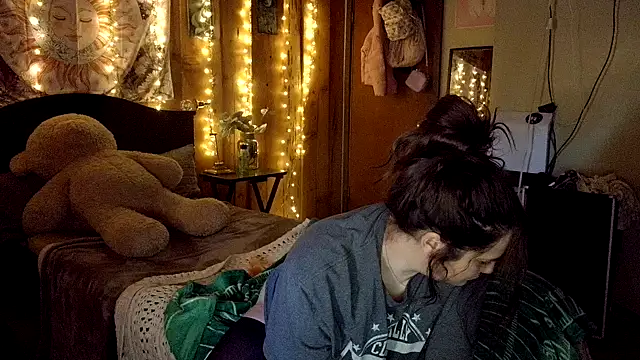 VelvetBrunetteXo online show from March 18, 2026, 5:16 pm