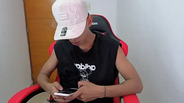 Niklausxxx online show from February 9, 2026, 5:28 pm