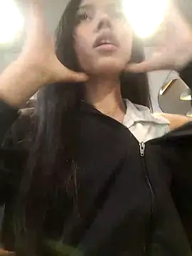 Snapshot of jadelaurent chatting on February 28, 2026, 8:32 pm jadelaurent online show from February 28, 2026, 8:32 pm