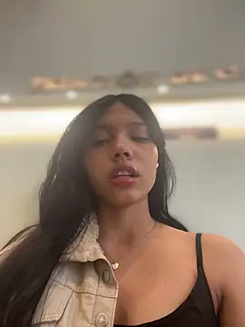 jadelaurent online show from March 25, 2026, 4:02 pm