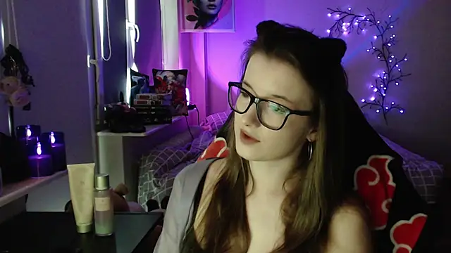 Snapshot of LunaXcherry chatting on April 30, 2026, 5:08 pm LunaXcherry online show from April 30, 2026, 5:08 pm