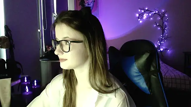 Snapshot of LunaXcherry chatting on May 14, 2026, 6:15 pm LunaXcherry online show from May 14, 2026, 6:15 pm