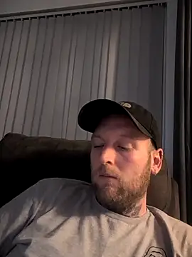 Snapshot of dave32000 chatting on February 15, 2026, 12:29 am dave32000 online show from February 15, 2026, 12:29 am