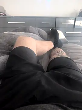 Snapshot of dave32000 chatting on February 21, 2026, 2:40 pm dave32000 online show from February 21, 2026, 2:40 pm