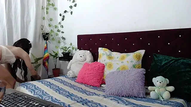 Saraanova1 online show from June 3, 2026, 2:47 am