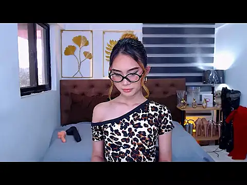 JuicyCockThea online show from March 13, 2026, 12:06 am