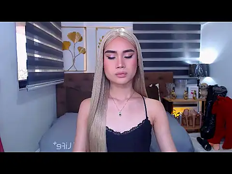 JuicyCockThea online show from April 13, 2026, 1:33 am