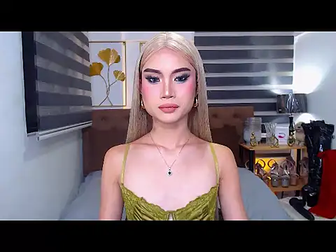 Snapshot of JuicyCockThea chatting on June 21, 2026, 1:13 pm JuicyCockThea online show from June 21, 2026, 1:13 pm
