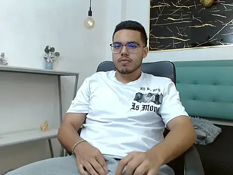 Snapshot of Trevor_Ash chatting on February 13, 2026, 3:24 am Trevor Ash online show from February 13, 2026, 3:24 am