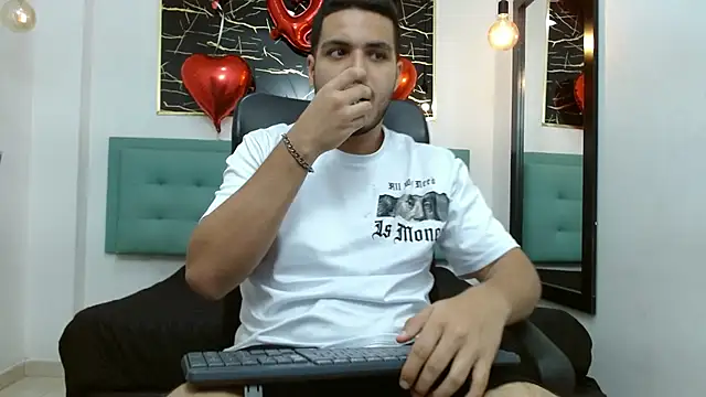 Snapshot of Trevor_Ash chatting on February 18, 2026, 3:35 am Trevor Ash online show from February 18, 2026, 3:35 am