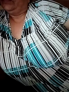 Snapshot of Simran_008 chatting on July 9, 2026, 3:32 am Simran 008 online show from July 9, 2026, 3:32 am