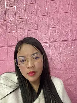 Snapshot of Strawberry-wet chatting on February 9, 2026, 7:56 am Strawberry-wet online show from February 9, 2026, 7:56 am