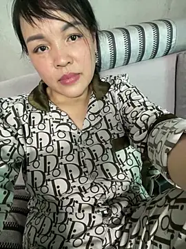 Strawberry-wet online show from April 6, 2026, 6:14 am