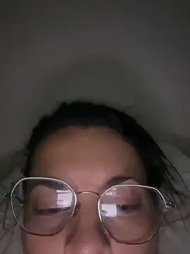 Snapshot of justinahallo chatting on February 9, 2026, 9:35 am justinahallo online show from February 9, 2026, 9:35 am