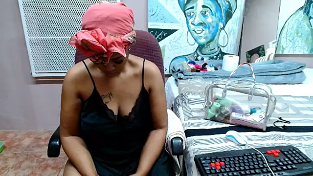 TyraHotxxx online show from April 13, 2026, 4:29 am