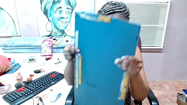 TyraHotxxx online show from April 14, 2026, 6:19 am