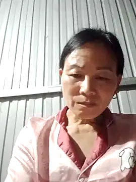 Snapshot of Kiss_love2 chatting on May 25, 2026, 5:02 am Kiss love2 online show from May 25, 2026, 5:02 am
