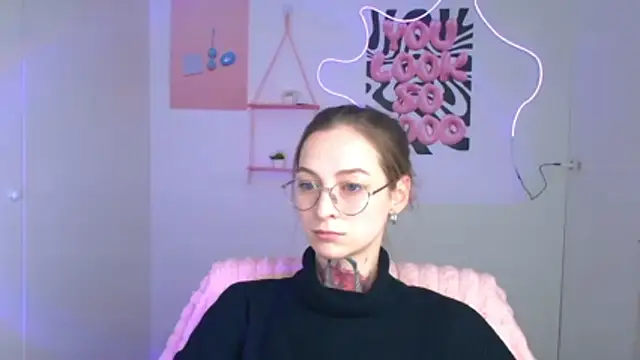 Esmi Winter online show from February 25, 2026, 6:12 am