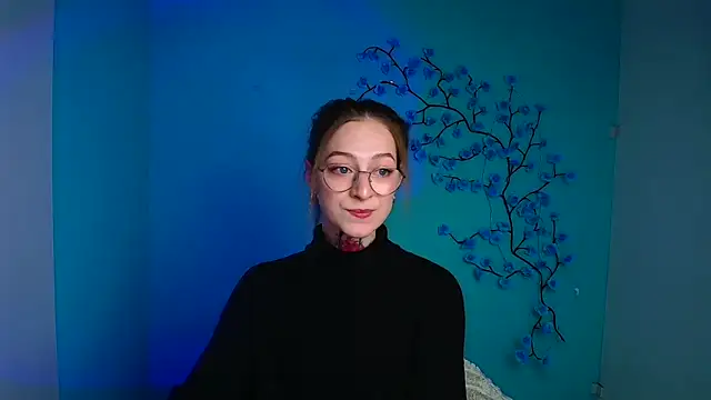 Esmi Winter online show from February 28, 2026, 6:14 am