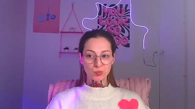 Esmi Winter online show from March 20, 2026, 6:35 pm