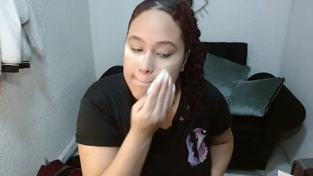 leilanewgirl online show from March 11, 2026, 12:44 pm