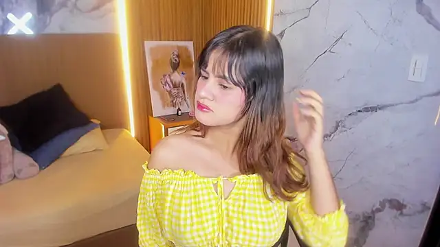 KAROLAGREY online show from April 7, 2026, 12:38 pm