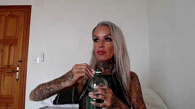 Sophie-Logan-Ink online show from March 5, 2026, 11:39 am