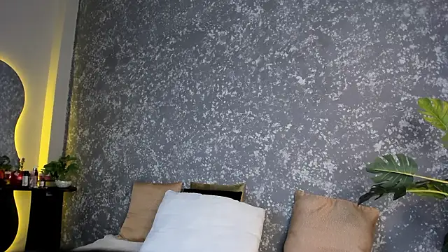 emma  summers online show from March 19, 2026, 7:18 pm