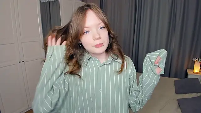 Snapshot of LavenderMitten chatting on February 22, 2026, 7:08 am LavenderMitten online show from February 22, 2026, 7:08 am