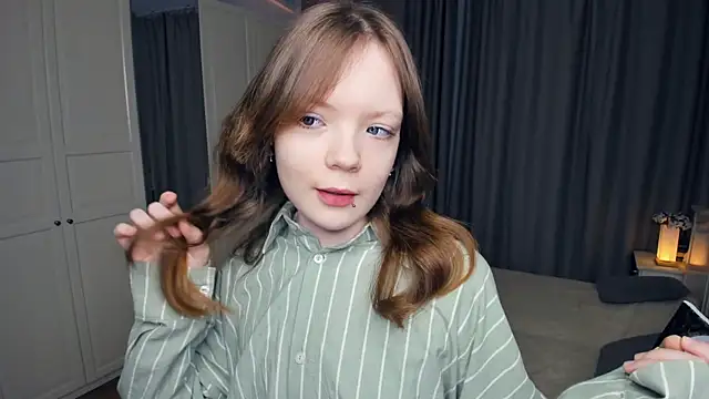 Snapshot of LavenderMitten chatting on February 27, 2026, 5:07 am LavenderMitten online show from February 27, 2026, 5:07 am