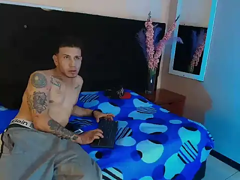 thonixxandluna online show from February 18, 2026, 8:27 pm