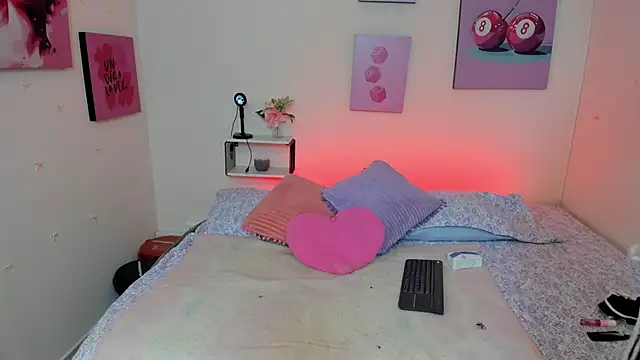 AnnyCotton online show from April 17, 2026, 7:28 pm