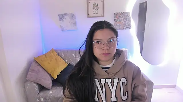 Afrodita rouss online show from February 13, 2026, 9:22 pm