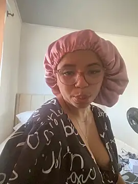 Lucy strong1 online show from February 13, 2026, 7:43 pm