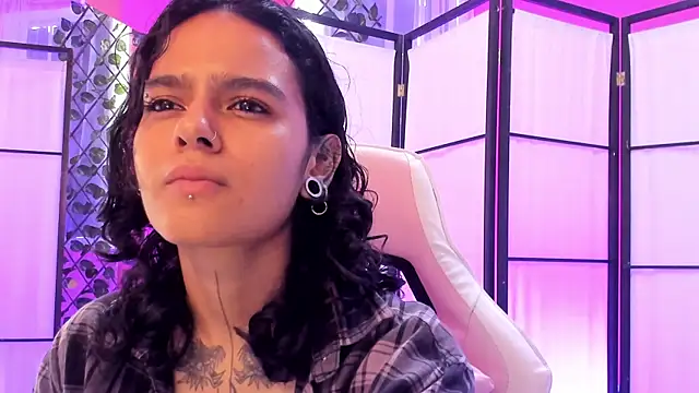 Snapshot of Julianne_7 chatting on February 11, 2026, 8:14 pm Julianne 7 online show from February 11, 2026, 8:14 pm