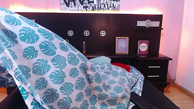 ShannySweett online show from April 12, 2026, 11:04 am