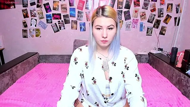 Snapshot of x_Ulya1cutex chatting on February 18, 2026, 11:28 am x Ulya1cutex online show from February 18, 2026, 11:28 am