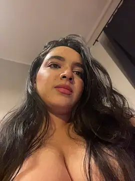 Snapshot of Mayaslow chatting on June 17, 2026, 9:16 pm Mayaslow online show from June 17, 2026, 9:16 pm