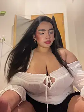 Snapshot of Mayaslow chatting on June 20, 2026, 4:32 pm Mayaslow online show from June 20, 2026, 4:32 pm
