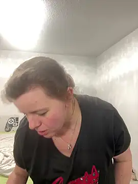 Laura-Loveyou online show from March 3, 2026, 11:10 pm