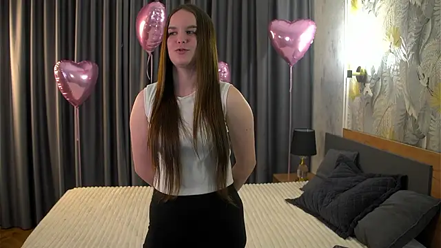 MarenCalarco online show from February 15, 2026, 3:53 pm