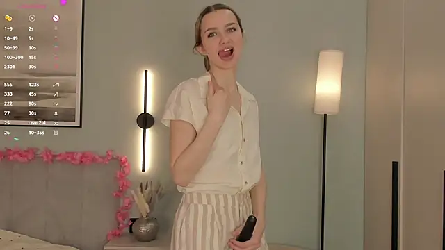 Snapshot of EclipseUrge chatting on March 1, 2026, 7:43 am EclipseUrge online show from March 1, 2026, 7:43 am