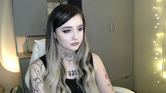 Snapshot of Rin_Tozier chatting on February 19, 2026, 12:39 am Rin Tozier online show from February 19, 2026, 12:39 am