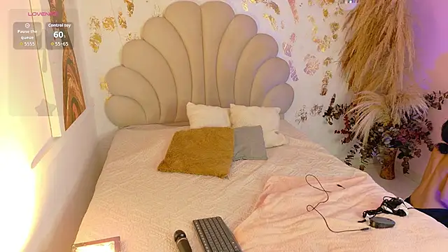 AURORA BLOOM CR online show from March 13, 2026, 11:39 am