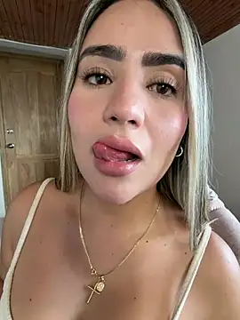 Snapshot of Miilana_ chatting on July 14, 2026, 9:42 pm Miilana online show from July 14, 2026, 9:42 pm