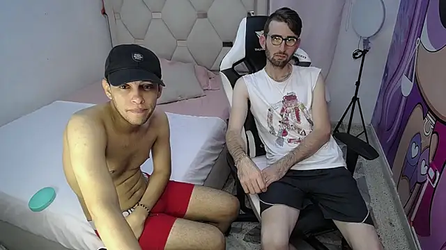 Snapshot of Top_and_bottom chatting on February 22, 2026, 9:13 pm Top and bottom online show from February 22, 2026, 9:13 pm