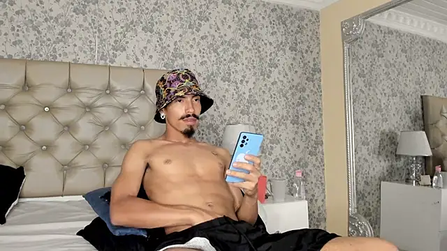 NoaahTylor online show from April 1, 2026, 8:26 am