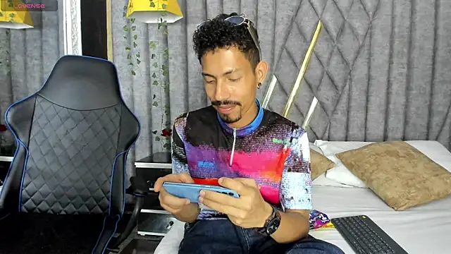 Snapshot of NoaahTylor chatting on July 10, 2026, 4:06 am NoaahTylor online show from July 10, 2026, 4:06 am