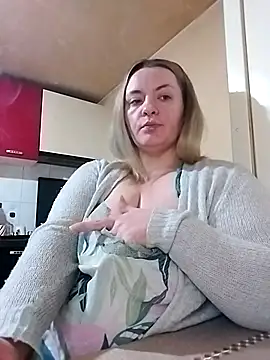 Snapshot of HotStepmommy4 chatting on February 12, 2026, 10:05 pm HotStepmommy4 online show from February 12, 2026, 10:05 pm