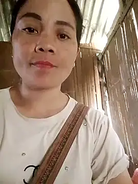 molly-xx online show from April 15, 2026, 5:03 am